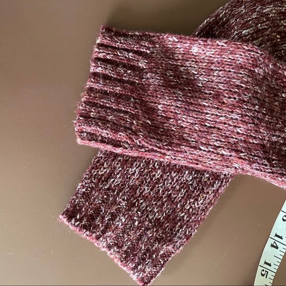 EUC sweater w/ striped sleeves - Picture 11 of 11